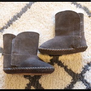 VGUC Toddler Gray Uggs size 2/3